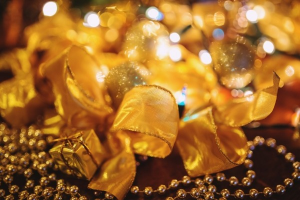 christmas-xmas-decor-decoration-gold-golden-bokeh